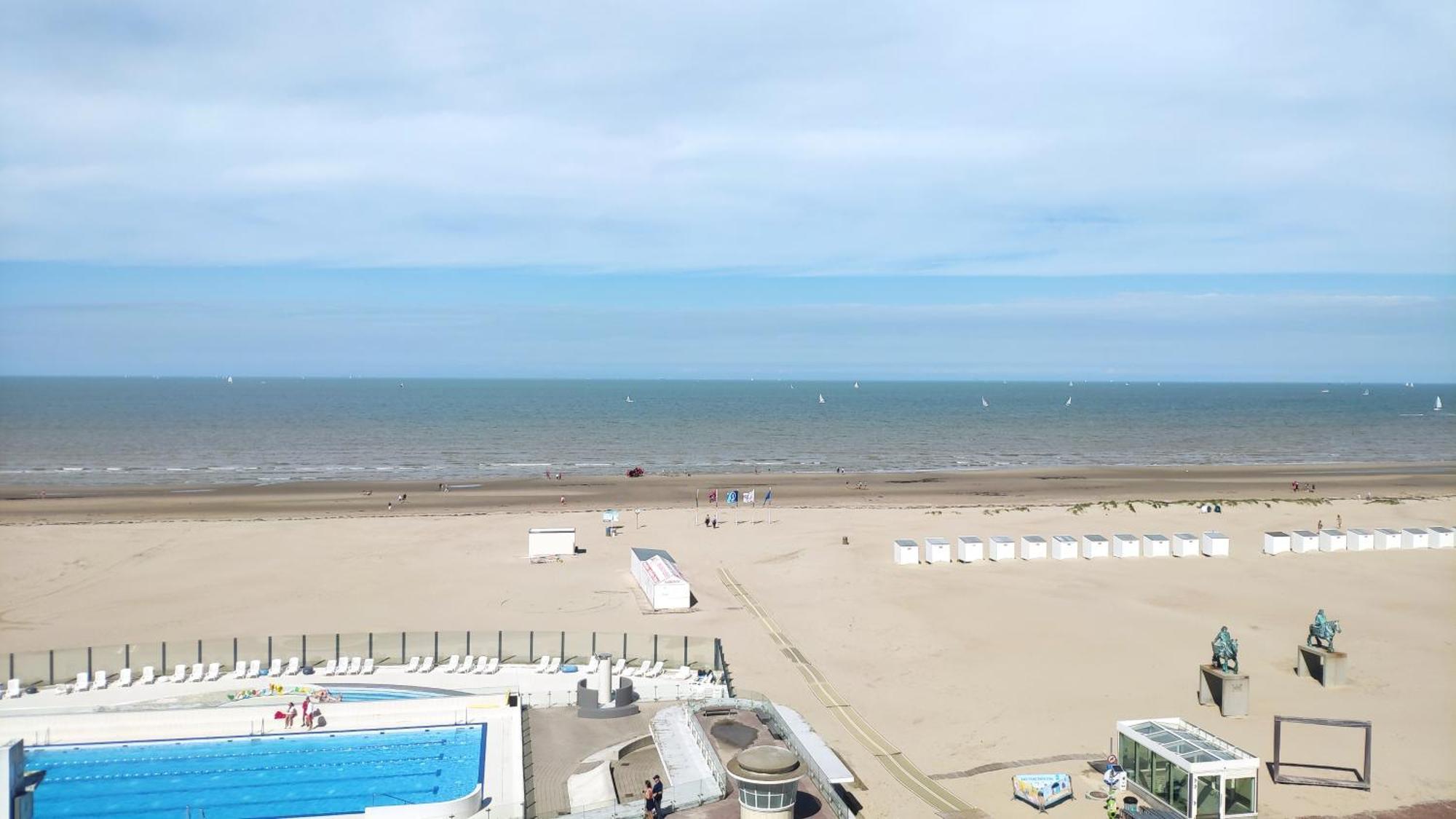 Zeezicht Vanop Het 6 De Verdiep Oostduinkerke Buitenkant foto
