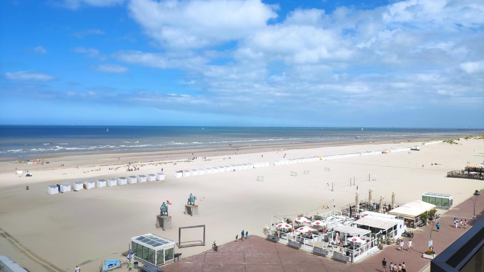 Zeezicht Vanop Het 6 De Verdiep Oostduinkerke Buitenkant foto