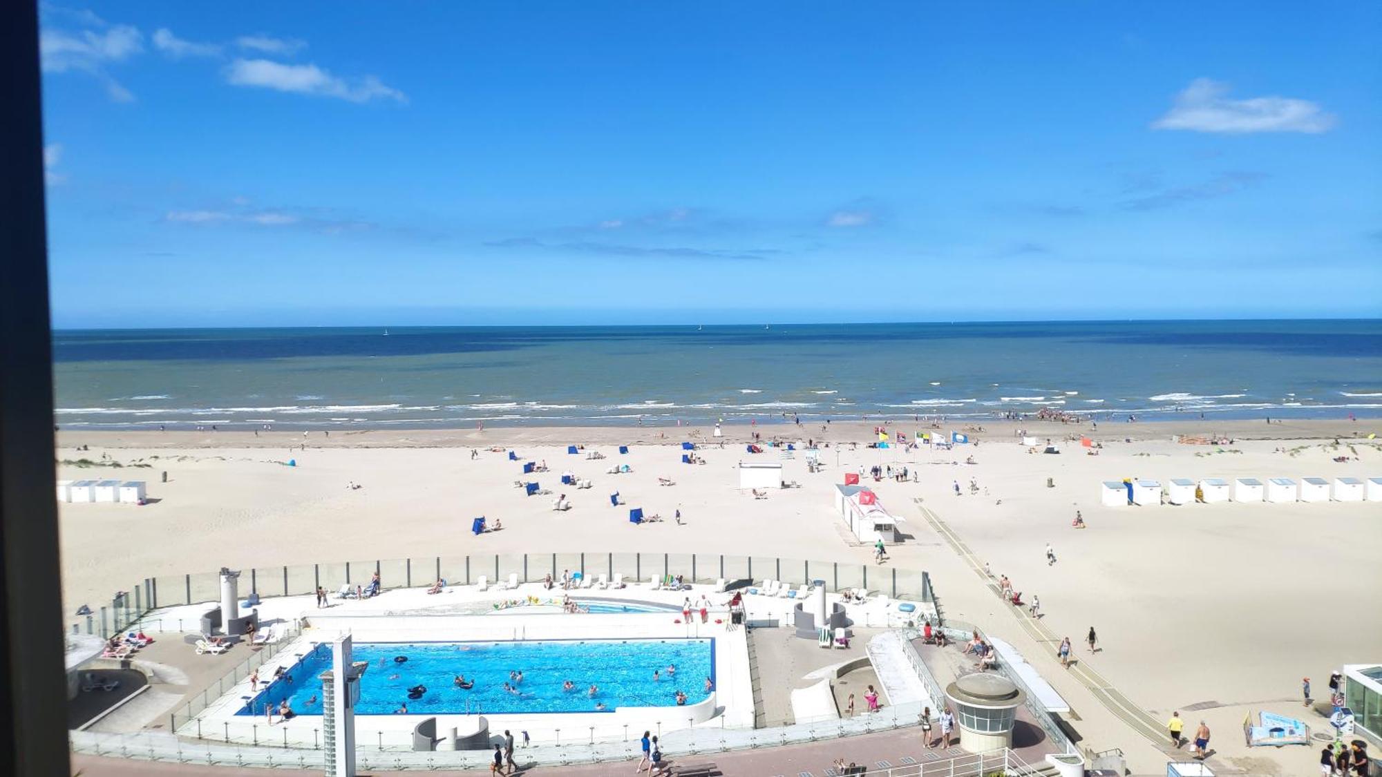 Zeezicht Vanop Het 6 De Verdiep Oostduinkerke Buitenkant foto